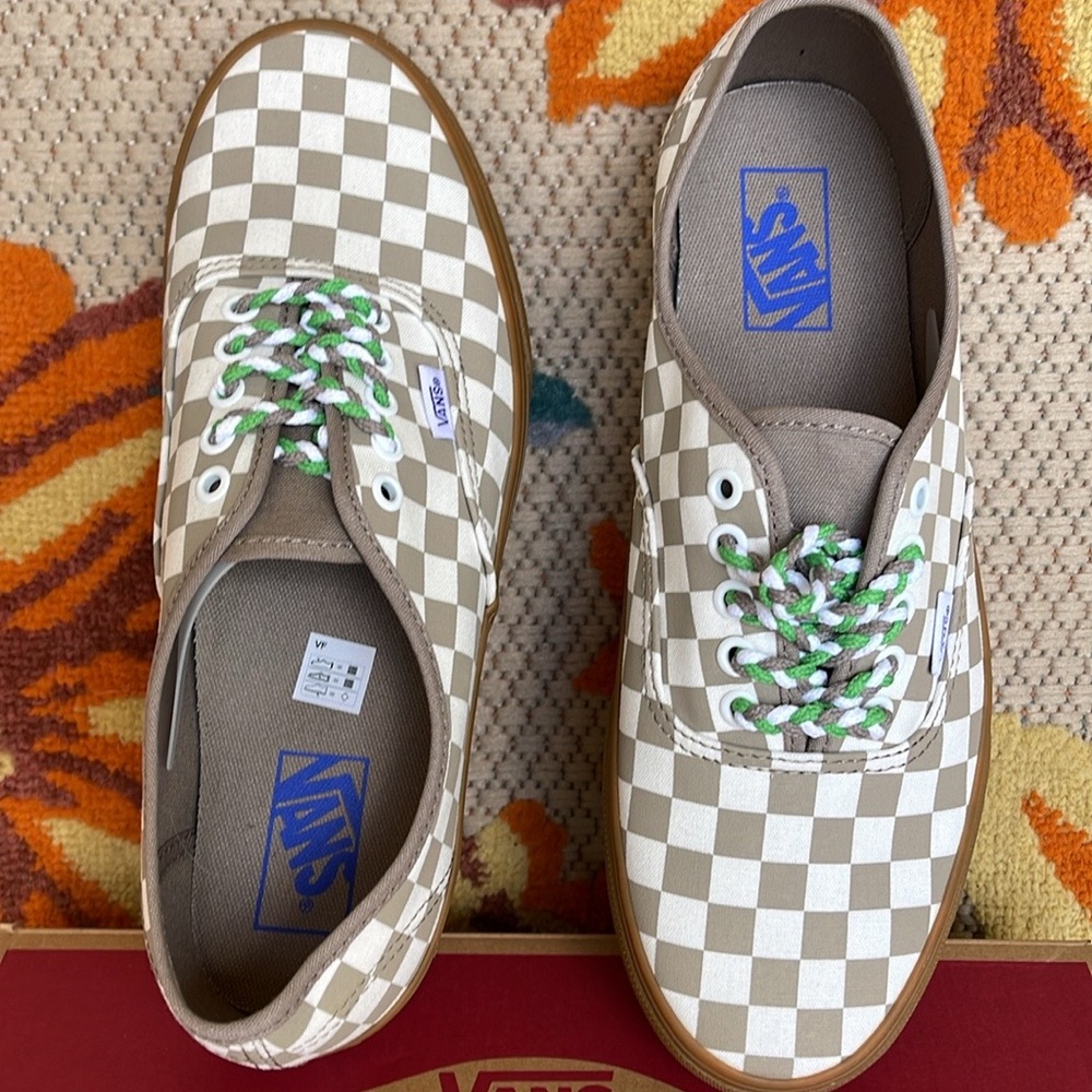Vans WMNS Authentic
Checkerboard Moon Rock
VN0009PVCH8
SNEAKERS - Picture 13 of 16